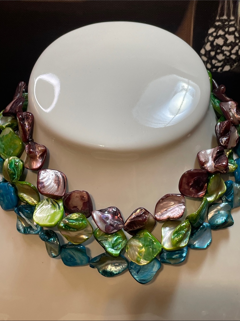 Multi-Color Shell Statement Necklace 16” - Picture 6 of 6